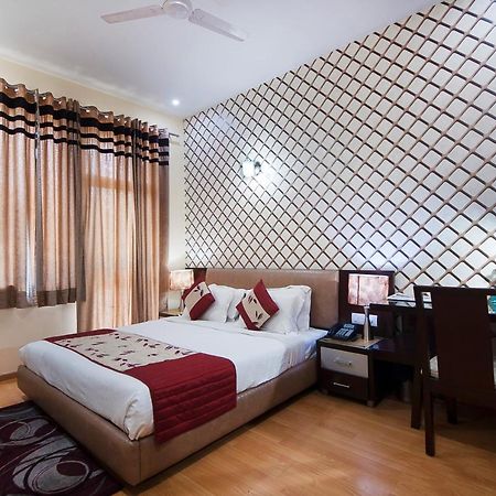 Imperial Apartments Huda City Gurgaon Eksteriør billede